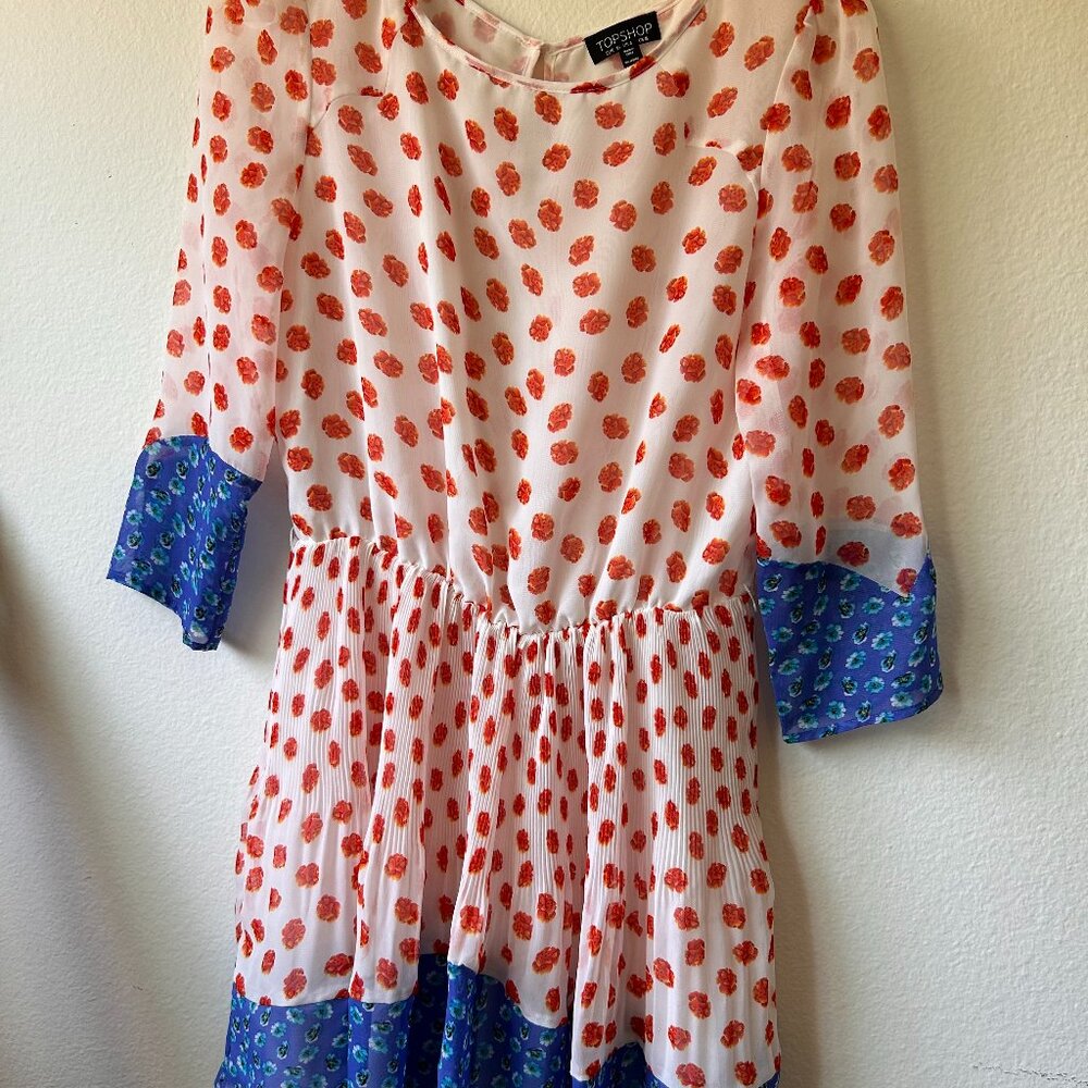 Beautiful Pleated Topshop Women's Dress in Red Floral Size 4